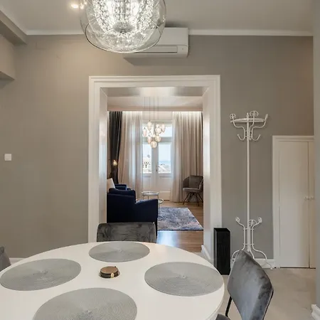 Luxury Peitho Apartament