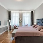 Luxury Peitho *