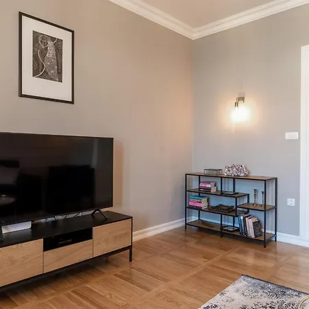 Luxury Peitho Apartament *