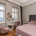 Luxury Peitho *