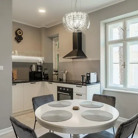 Luxury Peitho Apartament *